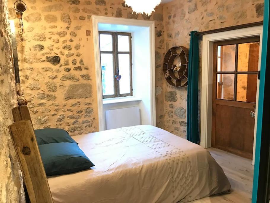 Du Haut Des Remparts Brigueuil Εξωτερικό φωτογραφία